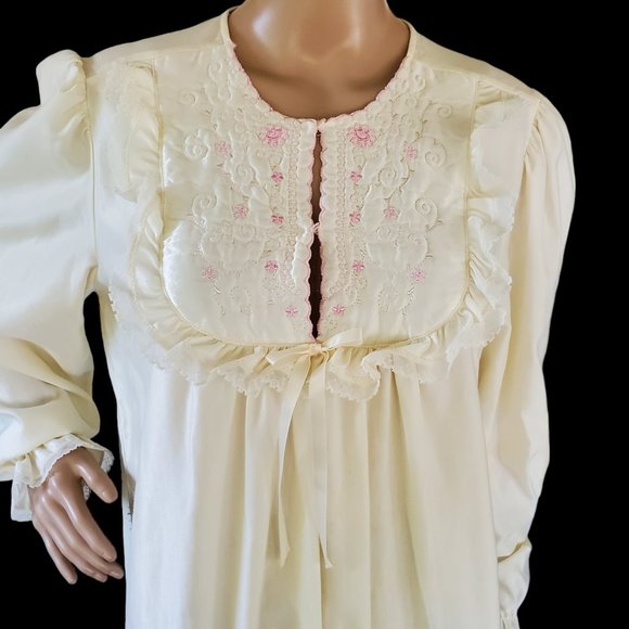 Vintage JC Penney Maxi Nightgown Women's L Pale Yellow Embroider Union Label - Picture 6 of 10